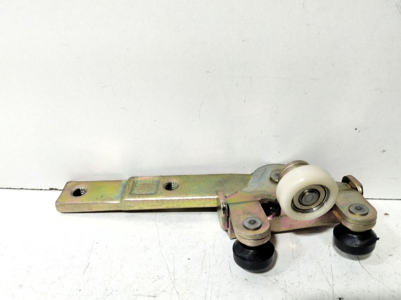 Recambio de soporte / guia puerta corredera para mercedes-benz vito (w638) caja cerrada 110 cdi  (638.094) referencia OEM IAM 63