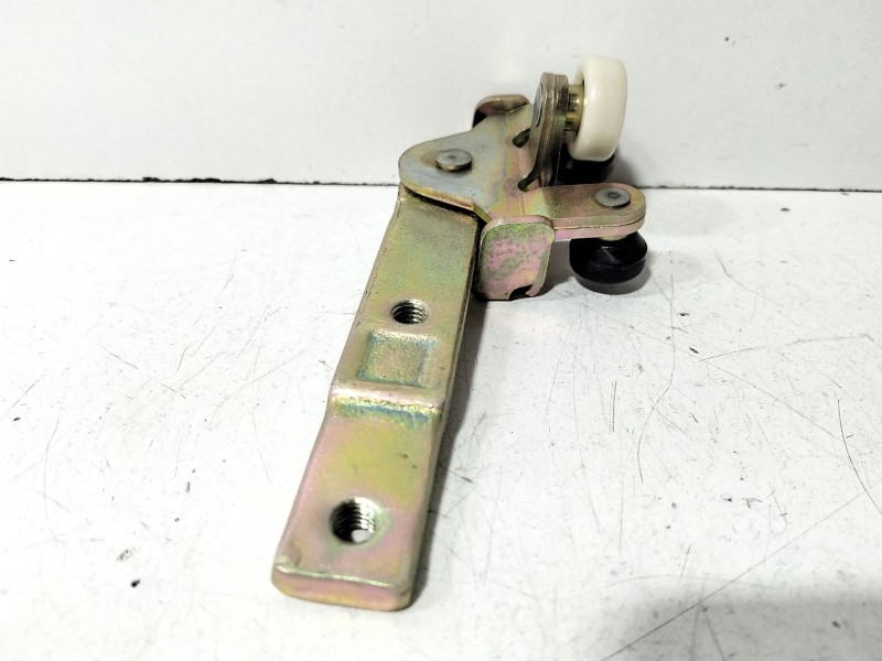 Recambio de soporte / guia puerta corredera para mercedes-benz vito (w638) caja cerrada 110 cdi  (638.094) referencia OEM IAM 63