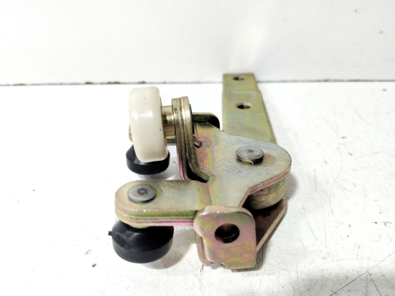 Recambio de soporte / guia puerta corredera para mercedes-benz vito (w638) caja cerrada 110 cdi  (638.094) referencia OEM IAM 63