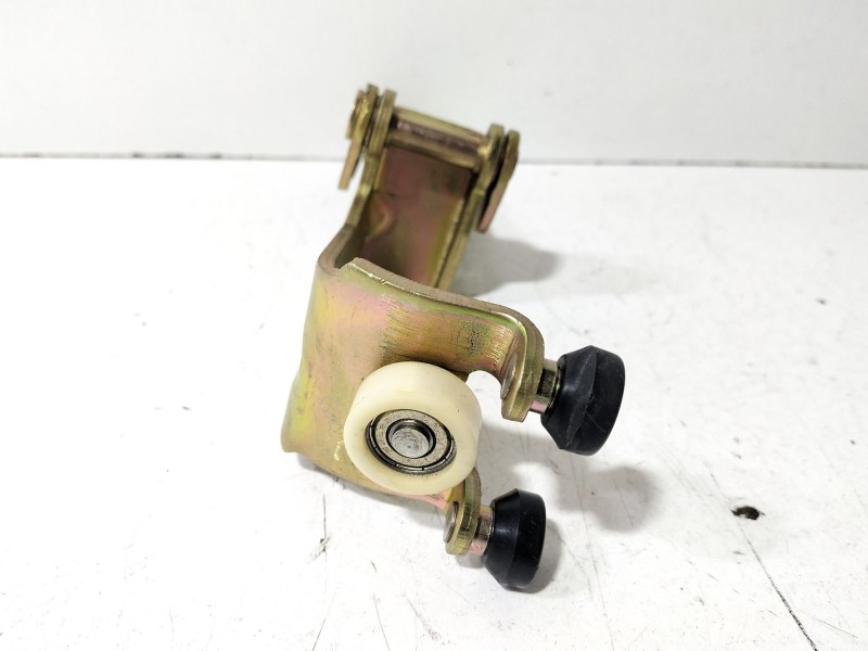 Recambio de soporte / guia puerta corredera para mercedes-benz vito (w638) caja cerrada 110 cdi  (638.094) referencia OEM IAM 63