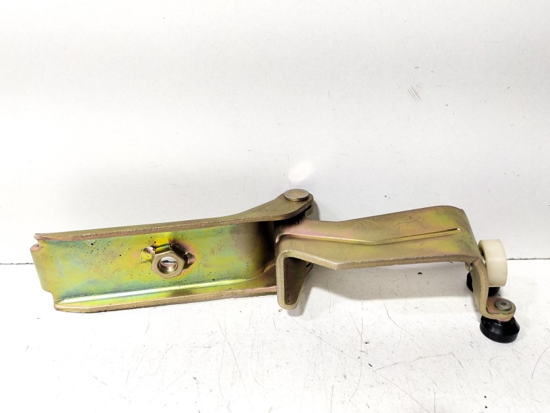 Recambio de soporte / guia puerta corredera para mercedes-benz vito (w638) caja cerrada 110 cdi  (638.094) referencia OEM IAM 63