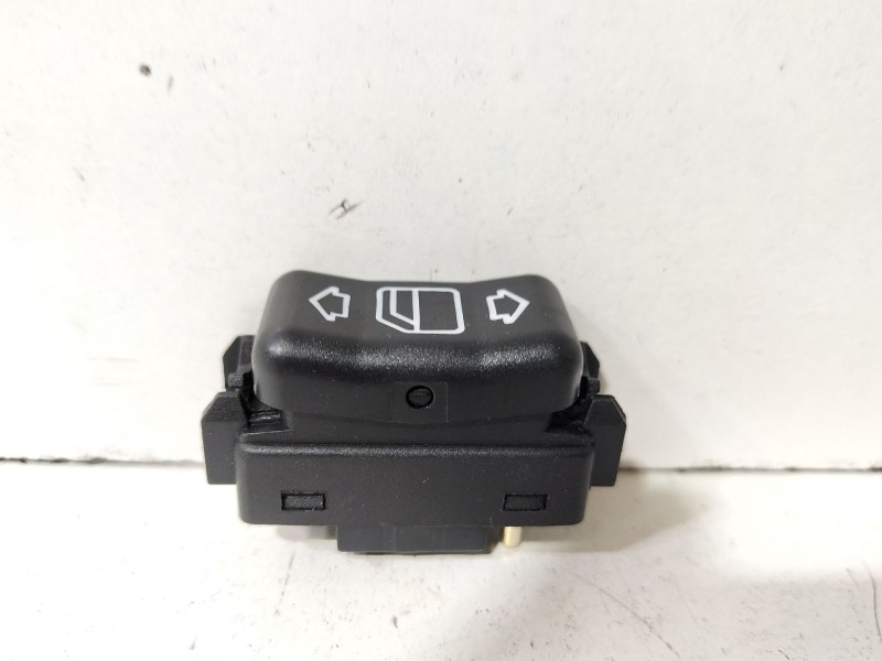 Recambio de mando elevalunas delantero derecho para mercedes-benz clase e (w124) berlina 3.0 diesel referencia OEM IAM A12482046