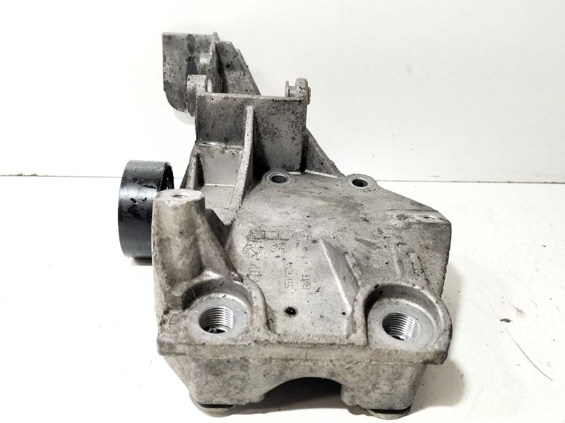 Recambio de soporte alternador para alfa romeo 159 (939_) 1.9 jtdm 16v (939axc1b, 939axc12) referencia OEM IAM 55197248  
