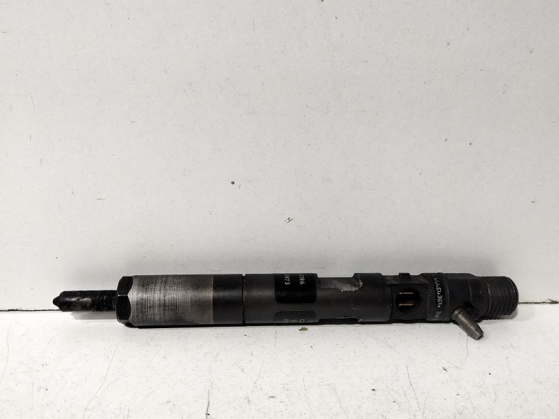 Recambio de inyector para renault clio ii fase ii (b/cb0) 1.5 dci diesel referencia OEM IAM 8200365186  