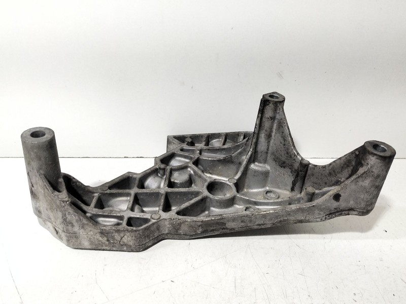 Recambio de soporte motor para seat leon (1p1) 1.9 tdi referencia OEM IAM 03G199207F  