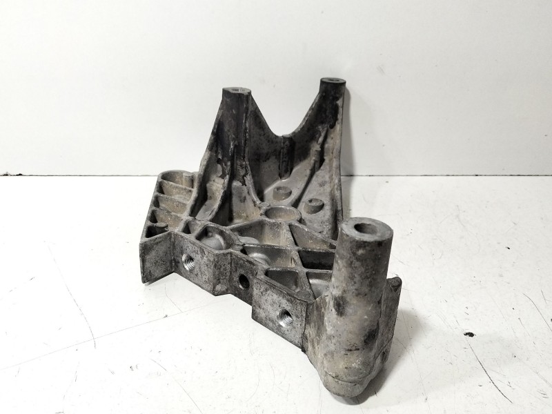 Recambio de soporte motor para seat leon (1p1) 1.9 tdi referencia OEM IAM 03G199207F  