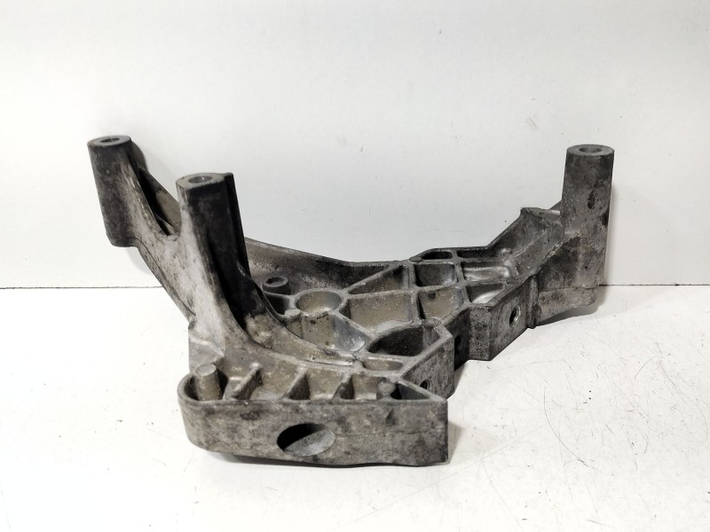 Recambio de soporte motor para seat leon (1p1) 1.9 tdi referencia OEM IAM 03G199207F  