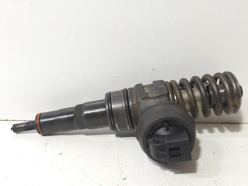 Recambio de inyector para seat leon (1p1) 1.9 tdi referencia OEM IAM 038130073AG  