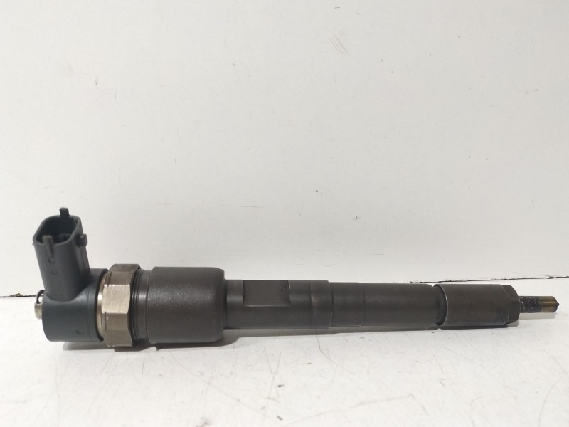 Recambio de inyector para fiat grande punto (199) 1.3 16v multijet active (55kw) referencia OEM IAM 0445110183  
