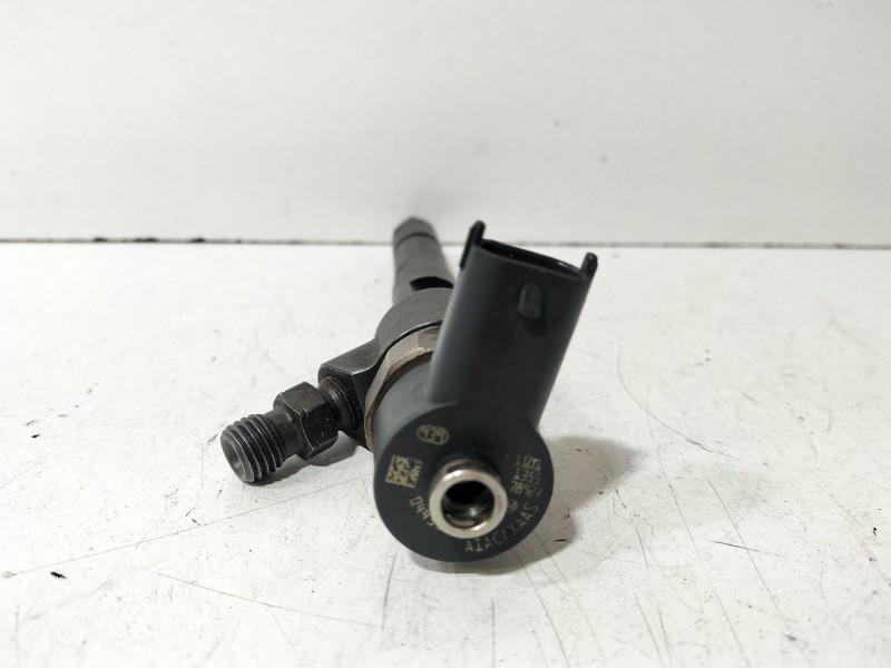 Recambio de inyector para fiat grande punto (199) 1.3 16v multijet active (55kw) referencia OEM IAM 0445110183  
