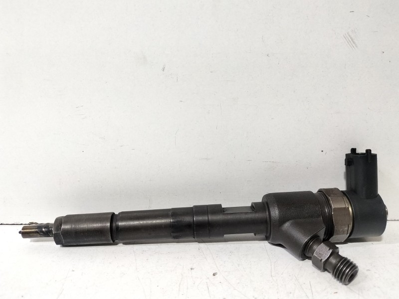Recambio de inyector para fiat grande punto (199) 1.3 16v multijet active (55kw) referencia OEM IAM 0445110183  