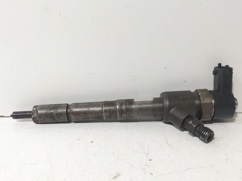 Recambio de inyector para fiat grande punto (199) 1.3 16v multijet active (55kw) referencia OEM IAM 0445110183  