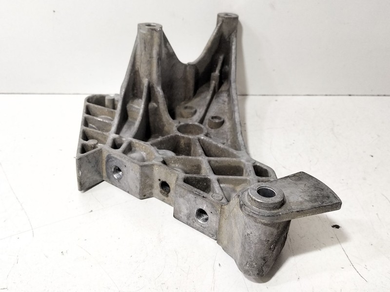 Recambio de soporte motor para seat toledo iii (5p2) 2.0 tdi referencia OEM IAM 03G199207E  