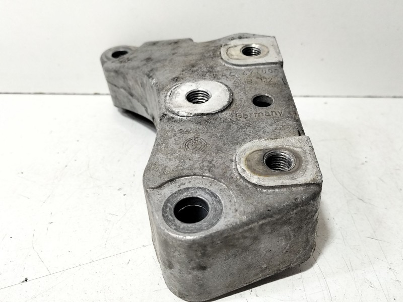 Recambio de soporte motor para seat toledo iii (5p2) 2.0 tdi referencia OEM IAM 1K0199117  