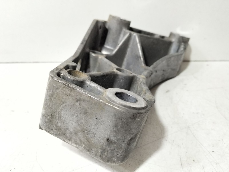 Recambio de soporte motor para seat toledo iii (5p2) 2.0 tdi referencia OEM IAM 1K0199117  