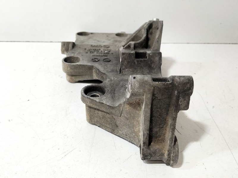 Recambio de soporte alternador para seat toledo iii (5p2) 2.0 tdi referencia OEM IAM 03G903143F  
