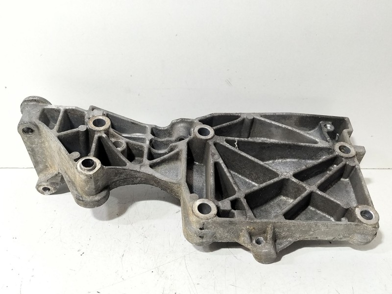 Recambio de soporte alternador para seat toledo iii (5p2) 2.0 tdi referencia OEM IAM 03G903143F  