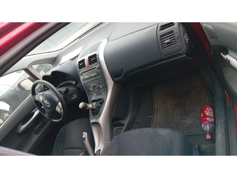 toyota auris (_e15_) del año 2009