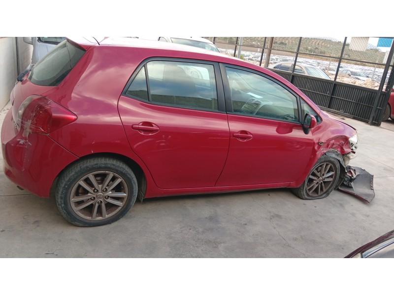 toyota auris (_e15_) del año 2009