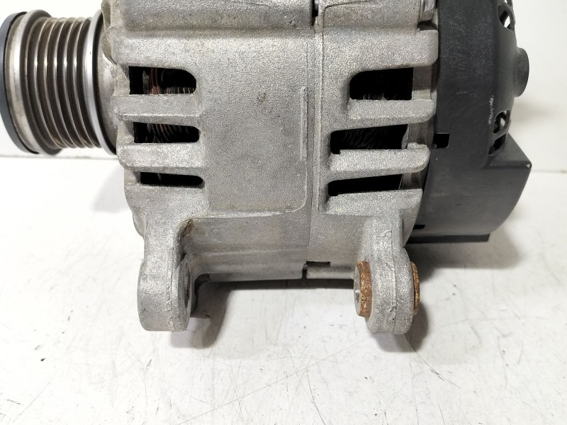 Recambio de alternador para volkswagen tiguan (ad1, ax1) 2.0 tdi referencia OEM IAM 04L903021D  