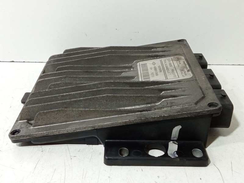 Recambio de centralita motor uce para renault clio ii (bb_, cb_) 1.5 dci (b/cb07) referencia OEM IAM 8200180595  