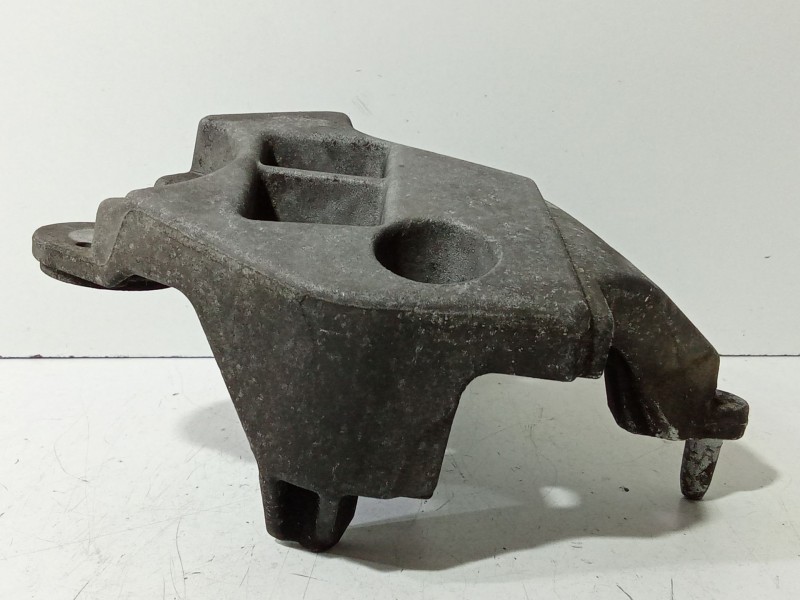 Recambio de soporte motor para renault clio ii (bb_, cb_) 1.5 dci (b/cb07) referencia OEM IAM 8200101849  