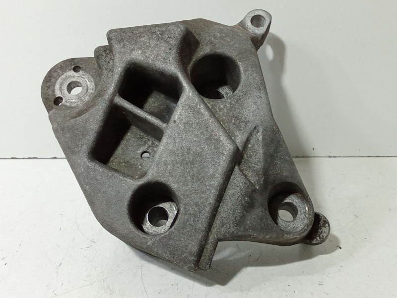 Recambio de soporte motor para renault clio ii (bb_, cb_) 1.5 dci (b/cb07) referencia OEM IAM 8200101849  