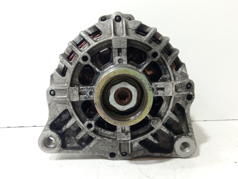 Recambio de alternador para peugeot 206 berlina xn referencia OEM IAM 96496111780  