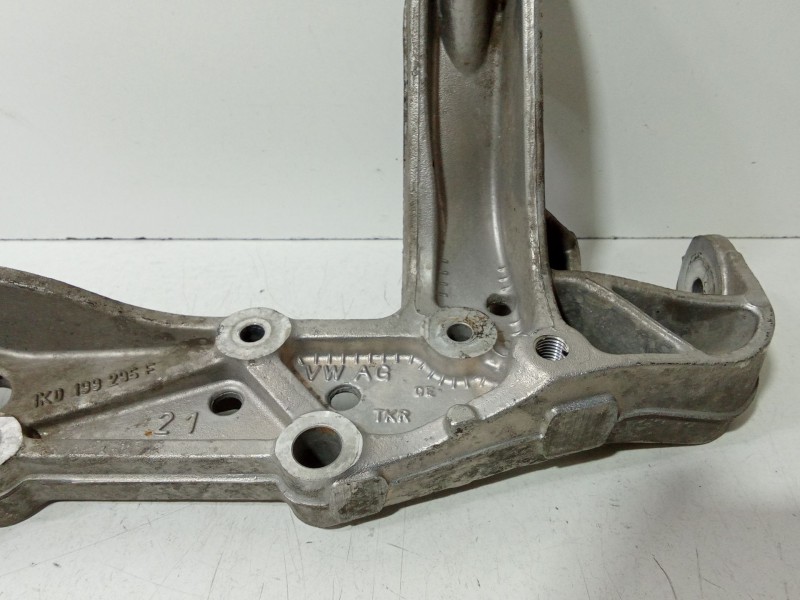 Recambio de soporte brazo suspension delantero izquierdo para volkswagen golf v (1k1) 1.9 tdi referencia OEM IAM 1K0199295E  