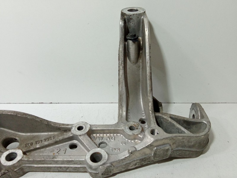 Recambio de soporte brazo suspension delantero izquierdo para volkswagen golf v (1k1) 1.9 tdi referencia OEM IAM 1K0199295E  