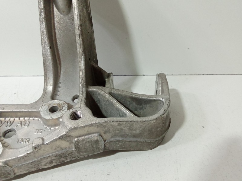 Recambio de soporte brazo suspension delantero izquierdo para volkswagen golf v (1k1) 1.9 tdi referencia OEM IAM 1K0199295E  
