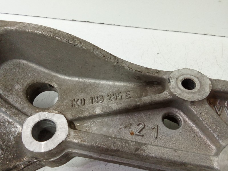 Recambio de soporte brazo suspension delantero izquierdo para volkswagen golf v (1k1) 1.9 tdi referencia OEM IAM 1K0199295E  