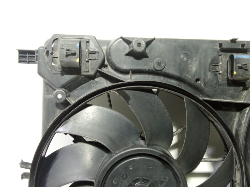 Recambio de electroventilador para chevrolet cruze (j300) 2.0 cdi referencia OEM IAM 13367377  
