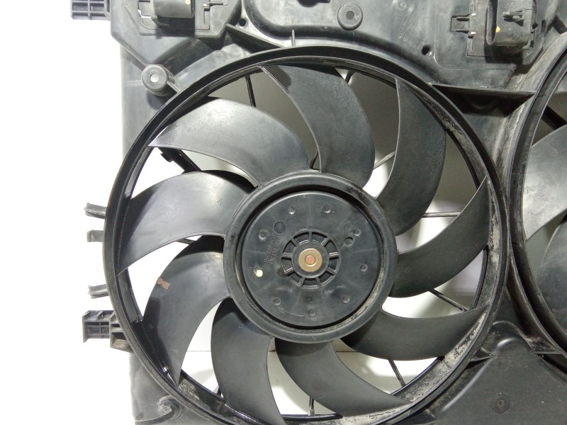 Recambio de electroventilador para chevrolet cruze (j300) 2.0 cdi referencia OEM IAM 13367377  