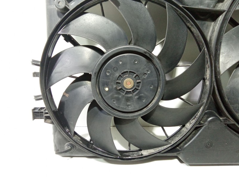 Recambio de electroventilador para chevrolet cruze (j300) 2.0 cdi referencia OEM IAM 13367377  