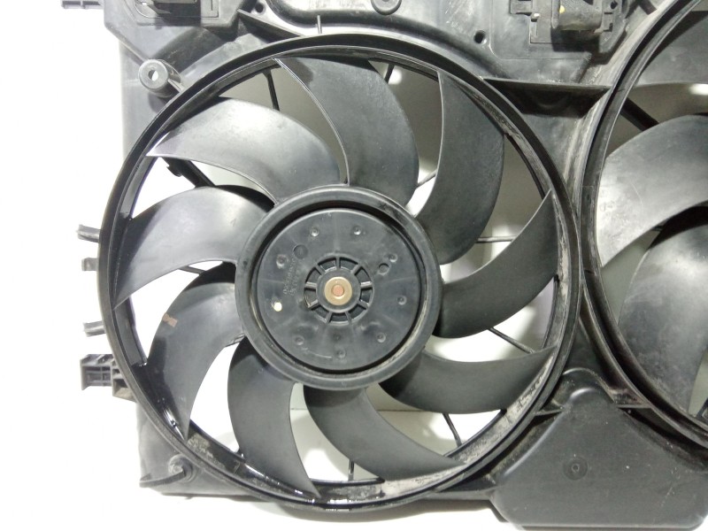 Recambio de electroventilador para chevrolet cruze (j300) 2.0 cdi referencia OEM IAM 13367377  