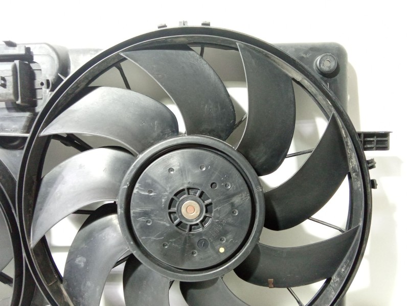 Recambio de electroventilador para chevrolet cruze (j300) 2.0 cdi referencia OEM IAM 13367377  