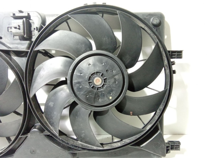 Recambio de electroventilador para chevrolet cruze (j300) 2.0 cdi referencia OEM IAM 13367377  