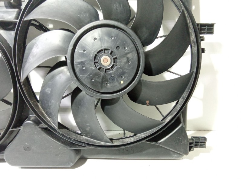 Recambio de electroventilador para chevrolet cruze (j300) 2.0 cdi referencia OEM IAM 13367377  