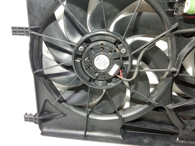Recambio de electroventilador para chevrolet cruze (j300) 2.0 cdi referencia OEM IAM 13367377  