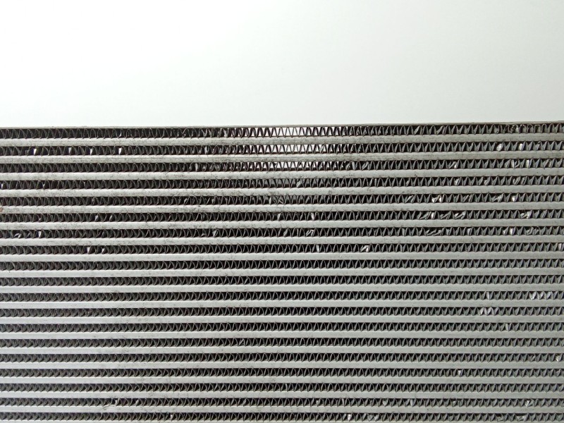 Recambio de intercooler para chevrolet cruze (j300) 2.0 cdi referencia OEM IAM 13267647  