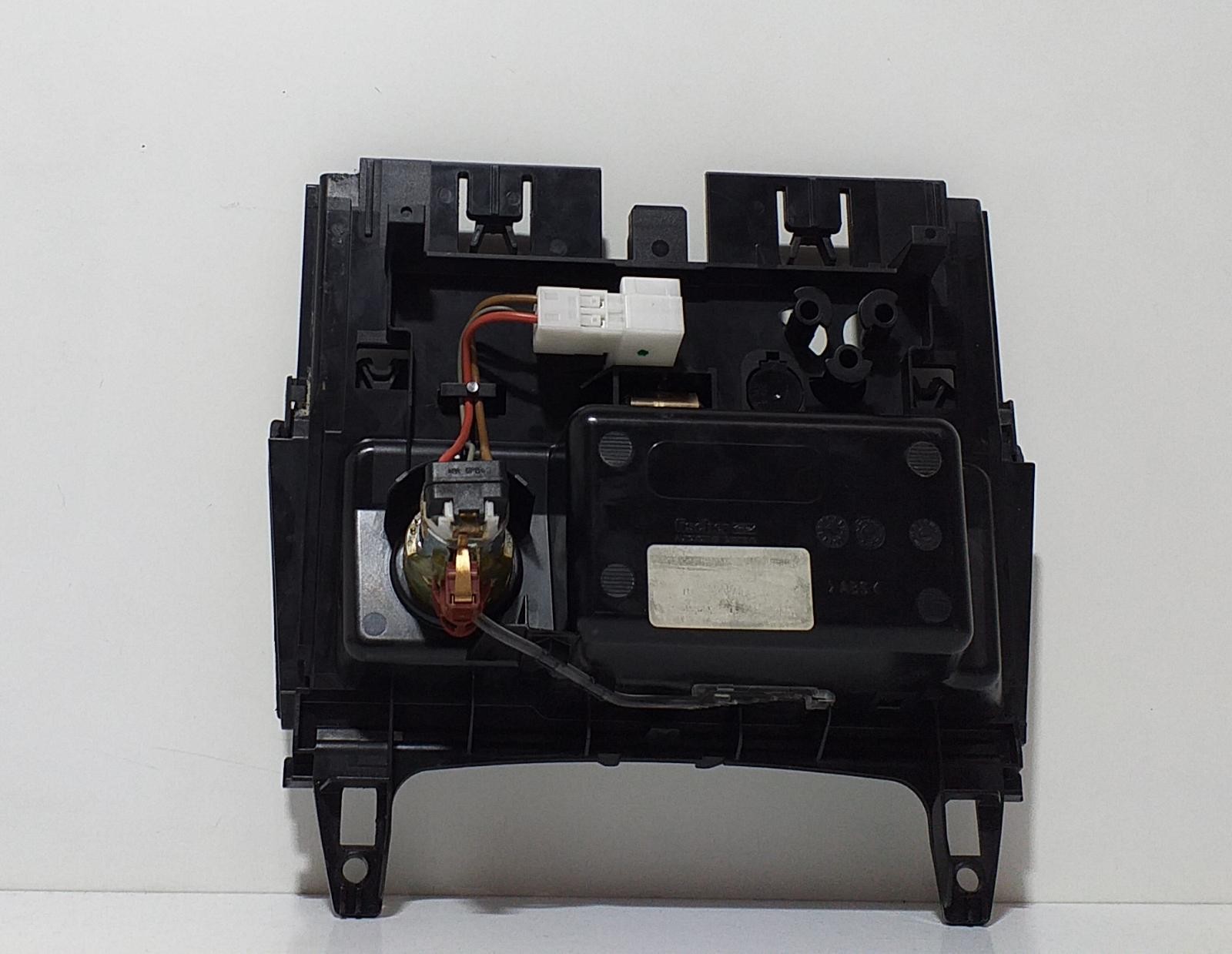 A2046801350 CENICERO / 64072 / 158641 PARA MERCEDES-BENZ CLASE C W204 BERLINA - Imagen 5 de 10