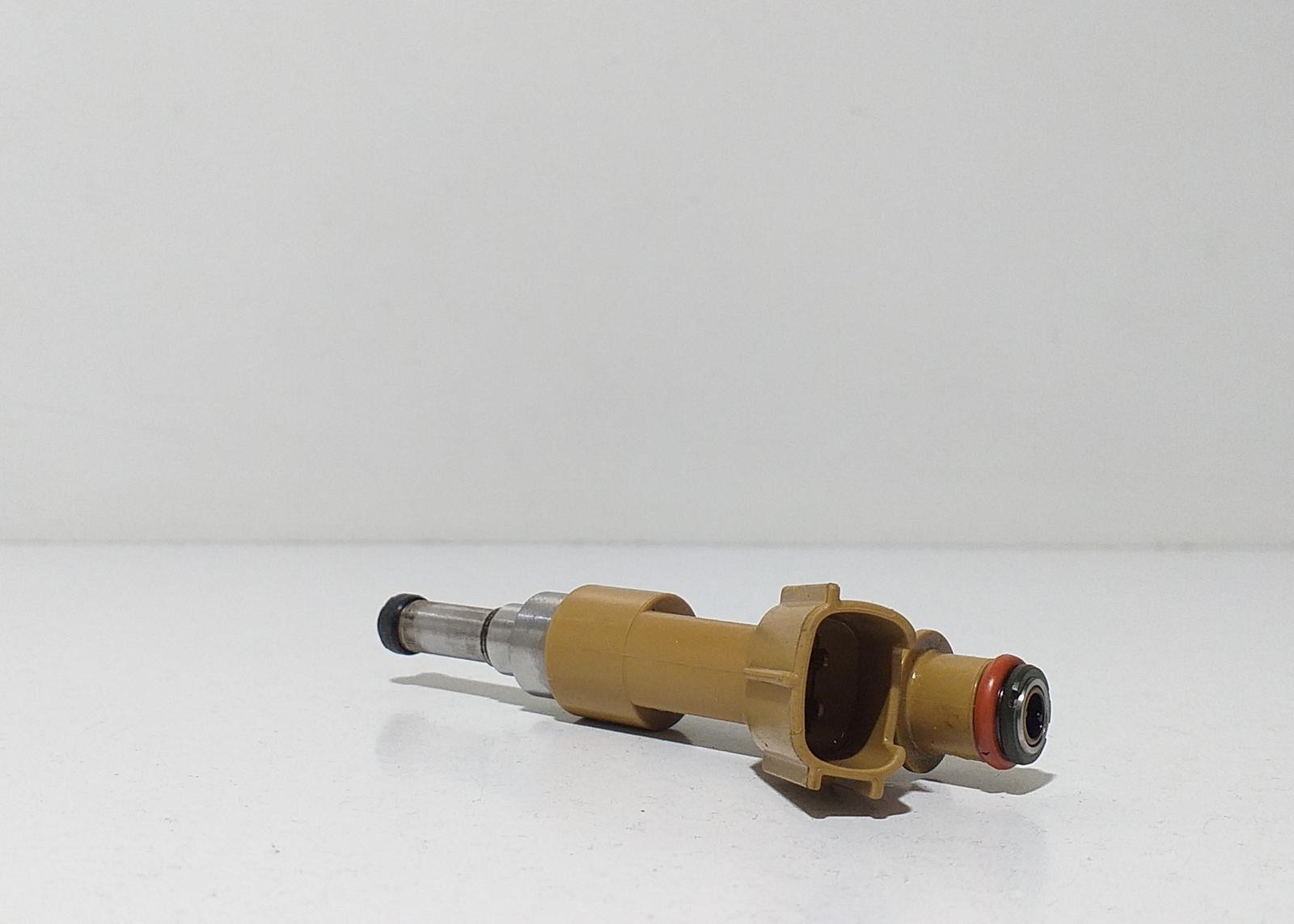 232500T030 INJECTOR / 67279 / 161938 FOR TOYOTA AURIS HYBRID ACTIVE - Picture 4 of 5