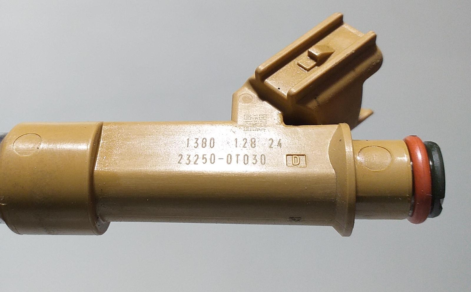 232500T030 INJECTOR / 67279 / 161938 FOR TOYOTA AURIS HYBRID ACTIVE - Picture 2 of 5