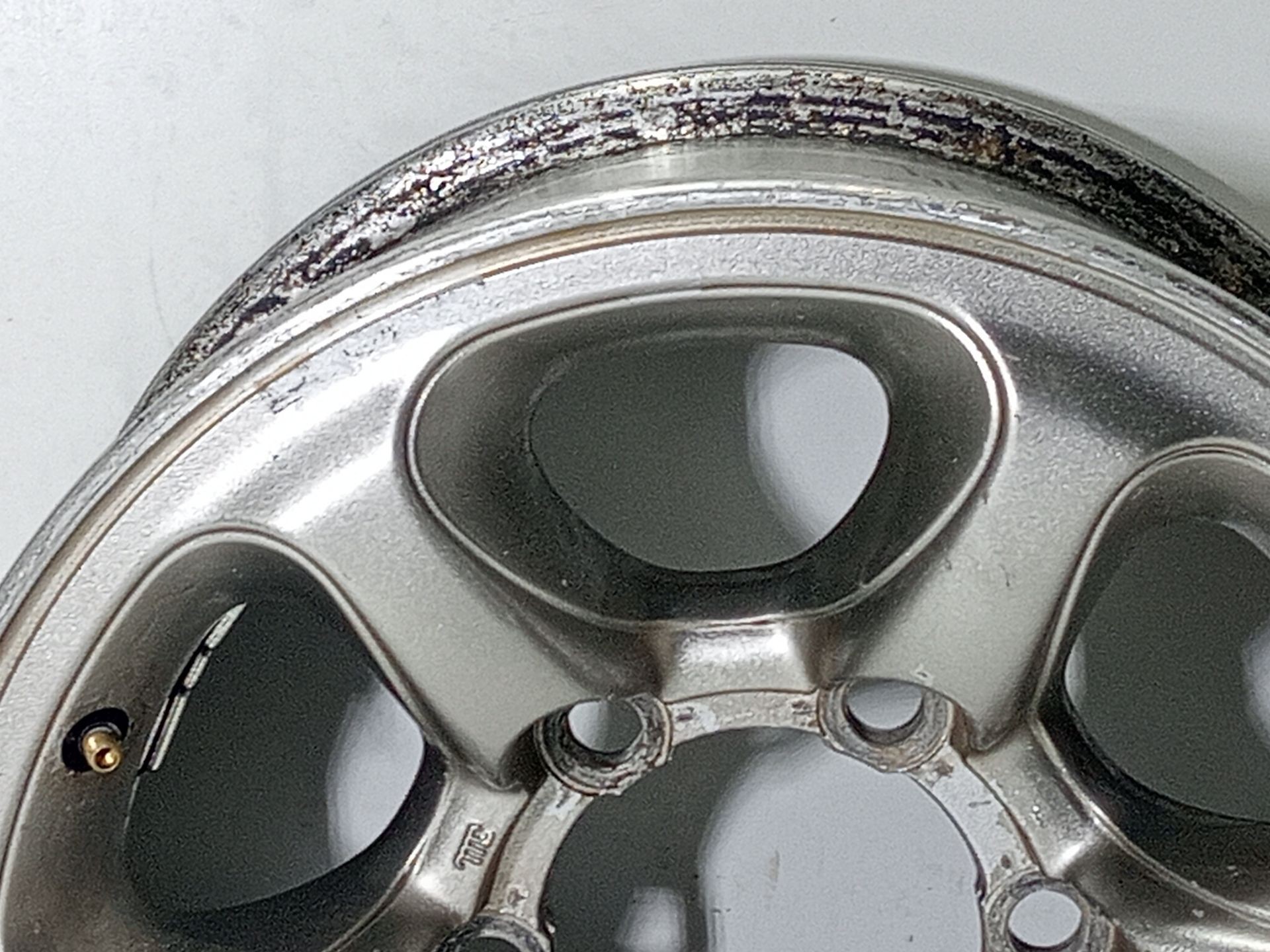 MB95105 JUEGO LLANTAS / 204691 PARA MITSUBISHI MONTERO V20/V40 2500 TD GLX 4- - Zdjęcie 8 z 10